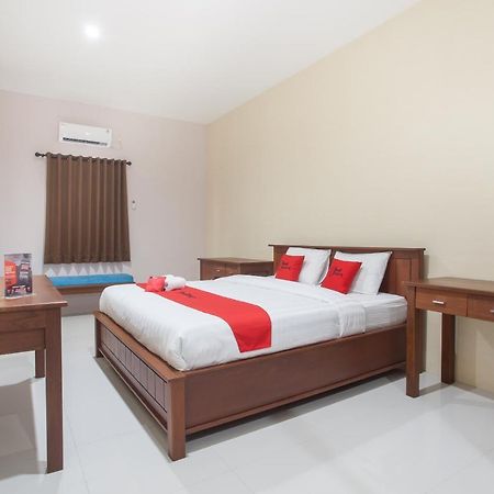Reddoorz Near Universitas Wijaya Kusuma Сурабая Екстериор снимка