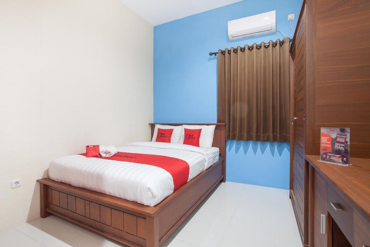 Reddoorz Near Universitas Wijaya Kusuma Сурабая Екстериор снимка