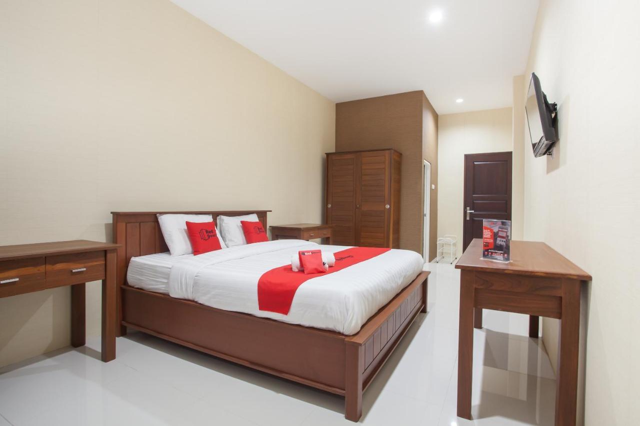 Reddoorz Near Universitas Wijaya Kusuma Сурабая Екстериор снимка