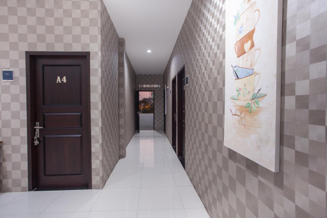 Reddoorz Near Universitas Wijaya Kusuma Сурабая Екстериор снимка