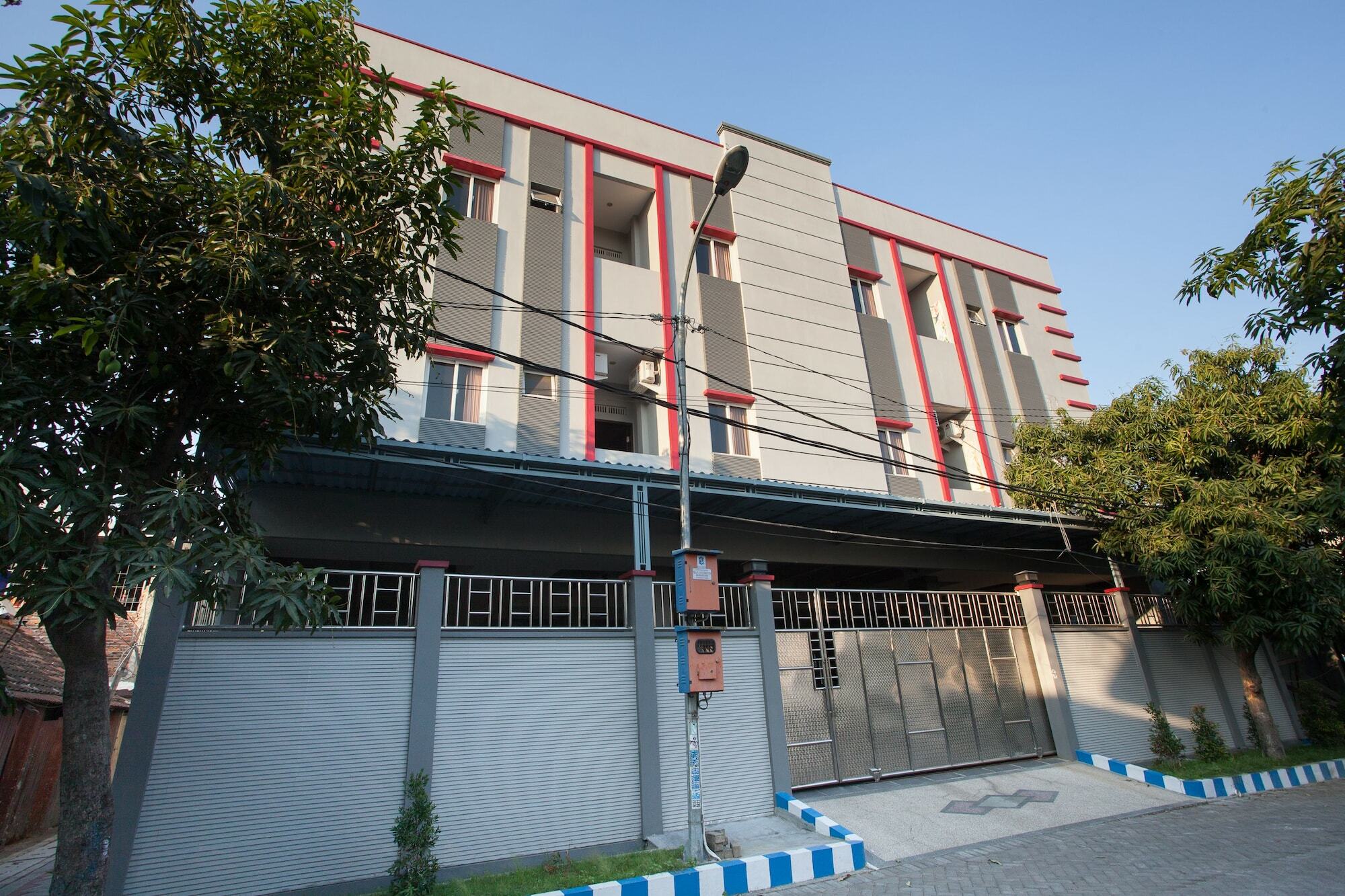 Reddoorz Near Universitas Wijaya Kusuma Сурабая Екстериор снимка