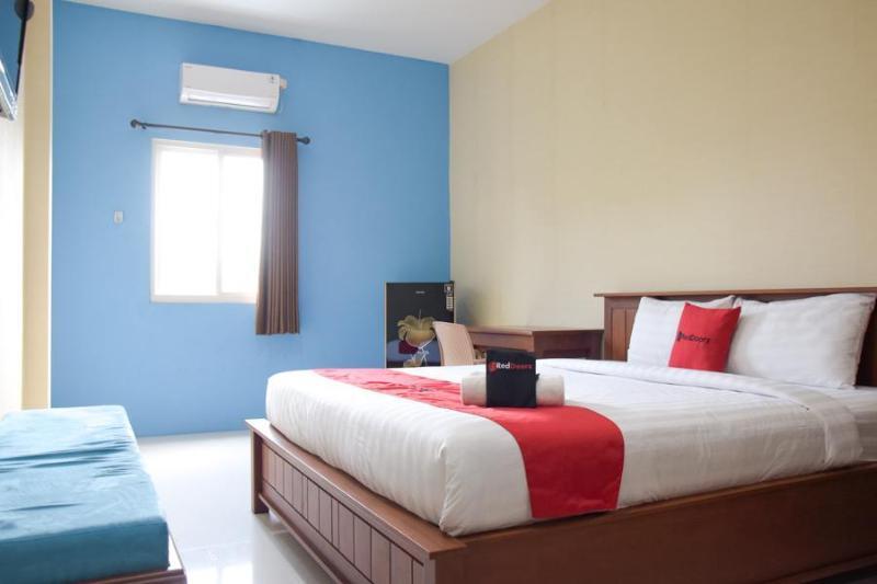 Reddoorz Near Universitas Wijaya Kusuma Сурабая Екстериор снимка